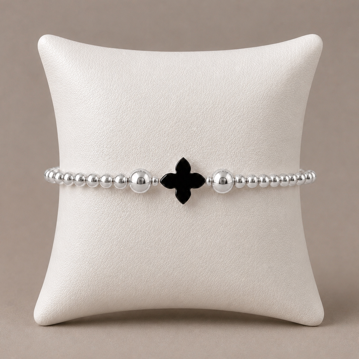 Onyx Cross Clover