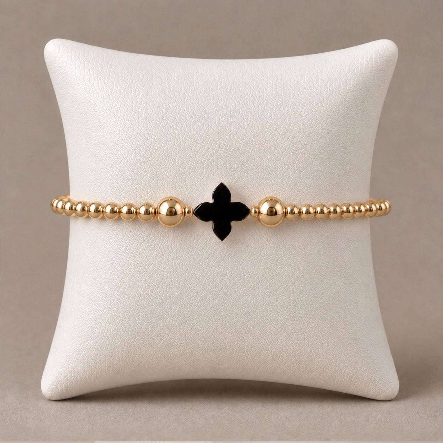 Onyx Cross Clover