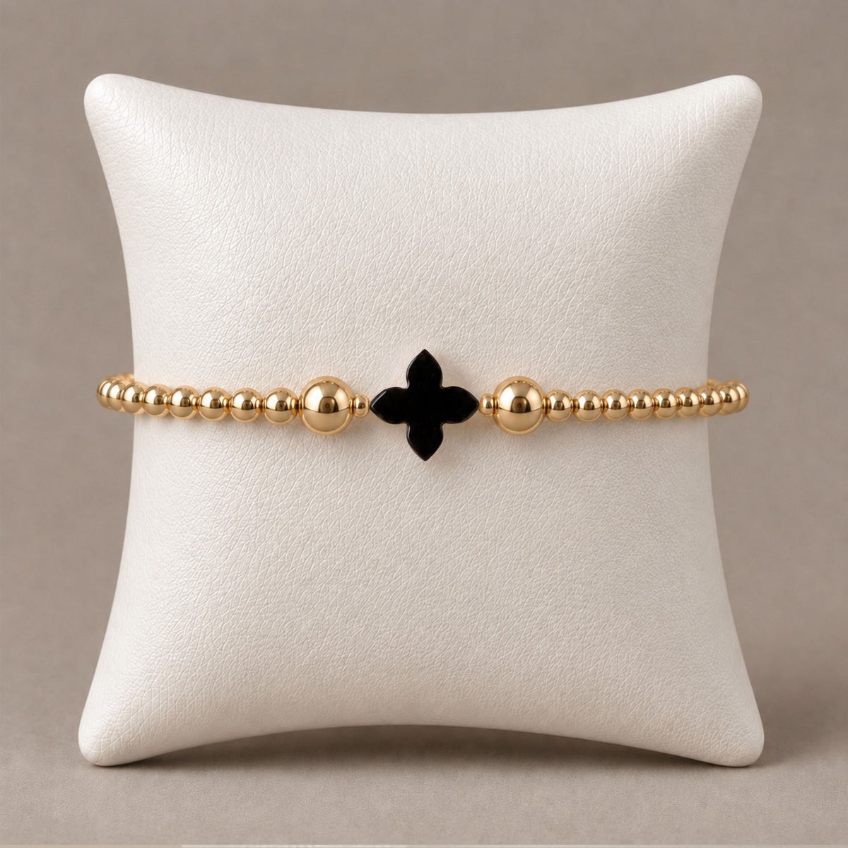 Onyx Cross Clover
